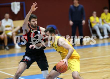 Basketball 2. Liga 2022/2023. Grunddurchgang 10. Runde. Woerthersee Piraten gegen  Mistelbach Mustangs.  Marin Sliskovic  (Piraten), Viktor Vasat  (Mistelbach). Klagenfurt, am 10.12.2022.
Foto: Kuess
www.qspictures.net
---
pressefotos, pressefotografie, kuess, qs, qspictures, sport, bild, bilder, bilddatenbank