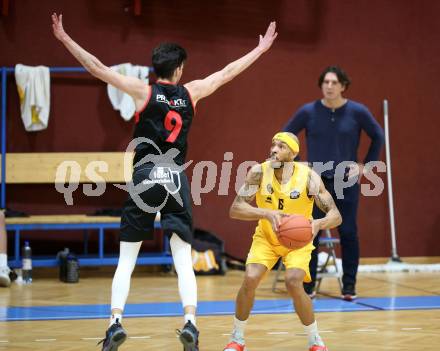 Basketball 2. Liga 2022/2023. Grunddurchgang 10. Runde. Woerthersee Piraten gegen  Mistelbach Mustangs.  Shawn L. Ray  (Piraten),  Maximilian Girschik (Mistelbach). Klagenfurt, am 10.12.2022.
Foto: Kuess
www.qspictures.net
---
pressefotos, pressefotografie, kuess, qs, qspictures, sport, bild, bilder, bilddatenbank