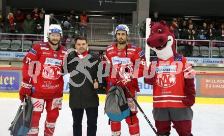 EBEL. Eishockey Bundesliga. EC KAC gegen  Pioneers Vorarlberg.  Spieler des Abends Manuel Ganahl, Lucas Lessio (KAC). Klagenfurt, am 11.12.2022.
Foto: Kuess
www.qspictures.net
---
pressefotos, pressefotografie, kuess, qs, qspictures, sport, bild, bilder, bilddatenbank