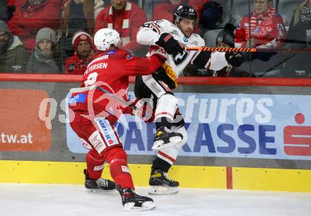 EBEL. Eishockey Bundesliga. EC KAC gegen  Pioneers Vorarlberg. Nicholas Eric Petersen,   (KAC),  Layne Viveiros  (Vorarlberg). Klagenfurt, am 11.12.2022.
Foto: Kuess
www.qspictures.net
---
pressefotos, pressefotografie, kuess, qs, qspictures, sport, bild, bilder, bilddatenbank