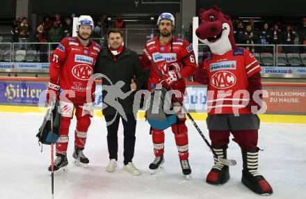 EBEL. Eishockey Bundesliga. EC KAC gegen  Pioneers Vorarlberg. Spieler des Abends Manuel Ganahl, Lucas Lessio  (KAC). Klagenfurt, am 11.12.2022.
Foto: Kuess
www.qspictures.net
---
pressefotos, pressefotografie, kuess, qs, qspictures, sport, bild, bilder, bilddatenbank