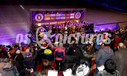 Fussballl Bundesliga. SK Austria Klagenfurt. Kaernten singt Weihnachtslieder.   Damen Mannschaft, Kampfmannschaft SK Austria Klagenfurt. Klagenfurt, am 11.12.2022.
Foto:Kuess

---
pressefotos, pressefotografie, kuess, qs, qspictures, sport, bild, bilder, bilddatenbank