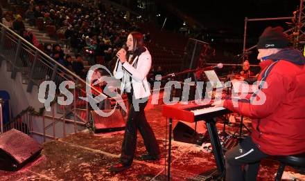 Fussballl Bundesliga. SK Austria Klagenfurt. Kaernten singt Weihnachtslieder.   Vivien Frimmel. Klagenfurt, am 11.12.2022.
Foto:Kuess

---
pressefotos, pressefotografie, kuess, qs, qspictures, sport, bild, bilder, bilddatenbank