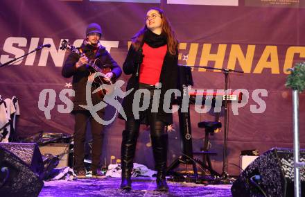 Fussballl Bundesliga. SK Austria Klagenfurt. Kaernten singt Weihnachtslieder.  Meli Stein . Klagenfurt, am 11.12.2022.
Foto:Kuess

---
pressefotos, pressefotografie, kuess, qs, qspictures, sport, bild, bilder, bilddatenbank