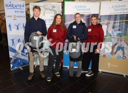Kaernten Sport. Sportlermeeting. Vertragsunterzeichnung.   Simon Schabernig (Radsport), Lea Bostjancic (Leichtathletik), Hannah Ladinig  (Leichtathletik), Laura Brandner (Ski Alpin) : Klagenfurt, am 16.12.2022.
Foto: Kuess

---
pressefotos, pressefotografie, kuess, qs, qspictures, sport, bild, bilder, bilddatenbank