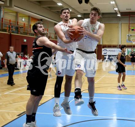 Basketball 2. Liga 2022/2023. Grunddurchgang 11. Runde.  KOS Celovec gegen  Vienna United.   Stefan Blazevic, Andrej Blazevic (KOS),  Marko Soldo (Vienna). Klagenfurt, am 17.12.2022.
Foto: Kuess
www.qspictures.net
---
pressefotos, pressefotografie, kuess, qs, qspictures, sport, bild, bilder, bilddatenbank