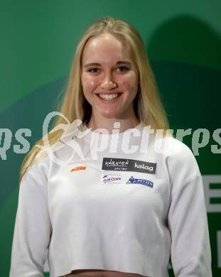Kaernten Sport. Sportlermeeting. Vertragsunterzeichnung.   Katharina Sadnik (Mountainbike) : Klagenfurt, am 16.12.2022.
Foto: Kuess

---
pressefotos, pressefotografie, kuess, qs, qspictures, sport, bild, bilder, bilddatenbank