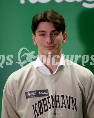 Kaernten Sport. Sportlermeeting. Vertragsunterzeichnung.  Stephan Pacher (Leichtathletik)  : Klagenfurt, am 16.12.2022.
Foto: Kuess

---
pressefotos, pressefotografie, kuess, qs, qspictures, sport, bild, bilder, bilddatenbank