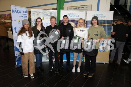 Kaernten Sport. Sportlermeeting. Vertragsunterzeichnung.    Alisa Fessl (Skateboard),  Conny Ertl (Badminton), Landessportdirektor Arno Arthofer, Kevin Boeck (BMX Freestyle),, Katharina Sadnik Mountainbike), , Norbert Winkler (Paragleiten): Klagenfurt, am 16.12.2022.
Foto: Kuess

---
pressefotos, pressefotografie, kuess, qs, qspictures, sport, bild, bilder, bilddatenbank
