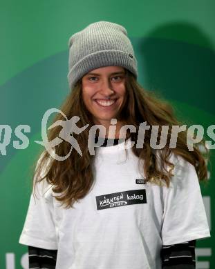 Kaernten Sport. Sportlermeeting. Vertragsunterzeichnung.  Alisa Fessl (Skateboard)  : Klagenfurt, am 16.12.2022.
Foto: Kuess

---
pressefotos, pressefotografie, kuess, qs, qspictures, sport, bild, bilder, bilddatenbank