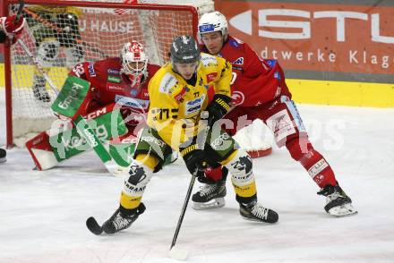 EBEL. Eishockey Bundesliga. EC KAC gegen  HC Pustertal.  Nikolaus Kraus, Sebastian Dahm,  (KAC),   Wyatt Dale Ege (Pustertal). Klagenfurt, am 18.12.2022.
Foto: Kuess
www.qspictures.net
---
pressefotos, pressefotografie, kuess, qs, qspictures, sport, bild, bilder, bilddatenbank