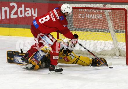 EBEL. Eishockey Bundesliga. EC KAC gegen  HC Pustertal.  Nicholas Eric Petersen,  (KAC),     Tomas Joshua Sholl (Pustertal). Klagenfurt, am 18.12.2022.
Foto: Kuess
www.qspictures.net
---
pressefotos, pressefotografie, kuess, qs, qspictures, sport, bild, bilder, bilddatenbank