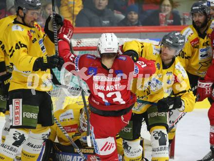 EBEL. Eishockey Bundesliga. EC KAC gegen  HC Pustertal.  Rihards Bukarts, (KAC),     Reece Kenneth Willcox (Pustertal). Klagenfurt, am 18.12.2022.
Foto: Kuess
www.qspictures.net
---
pressefotos, pressefotografie, kuess, qs, qspictures, sport, bild, bilder, bilddatenbank