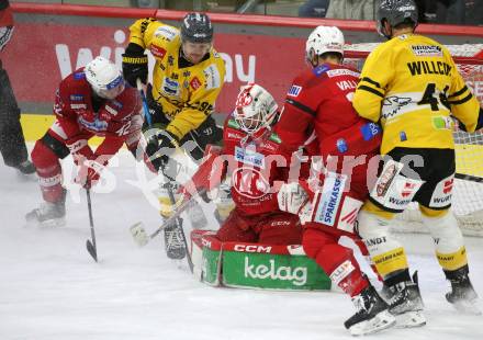 EBEL. Eishockey Bundesliga. EC KAC gegen  HC Pustertal. Sebastian Dahm, Thomas Vallant, Rok Ticar,  (KAC), Stefan Spinell, Reece Kenneth Willcox  (Pustertal). Klagenfurt, am 18.12.2022.
Foto: Kuess
www.qspictures.net
---
pressefotos, pressefotografie, kuess, qs, qspictures, sport, bild, bilder, bilddatenbank