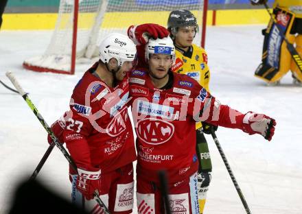 EBEL. Eishockey Bundesliga. EC KAC gegen  HC Pustertal.  Torjubel Thomas Hundertpfund, Matthew Fraser (KAC). Klagenfurt, am 18.12.2022.
Foto: Kuess
www.qspictures.net
---
pressefotos, pressefotografie, kuess, qs, qspictures, sport, bild, bilder, bilddatenbank
