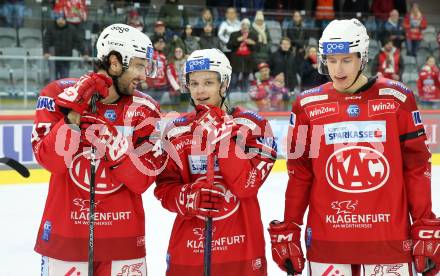EBEL. Eishockey Bundesliga. EC KAC gegen  HC Pustertal. Marcel Witting, Neal Unterluggauer, Tobias Piuk  (KAC). Klagenfurt, am 18.12.2022.
Foto: Kuess
www.qspictures.net
---
pressefotos, pressefotografie, kuess, qs, qspictures, sport, bild, bilder, bilddatenbank
