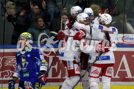 EBEL. Eishockey Bundesliga. VSV gegen KAC.  Torjubel Thomas Vallant, Nicholas Eric Petersen, Clemens Unterweger, Rok Ticar  (KAC). Villach, am 20.12.2022.
Foto: Kuess
www.qspictures.net
---
pressefotos, pressefotografie, kuess, qs, qspictures, sport, bild, bilder, bilddatenbank