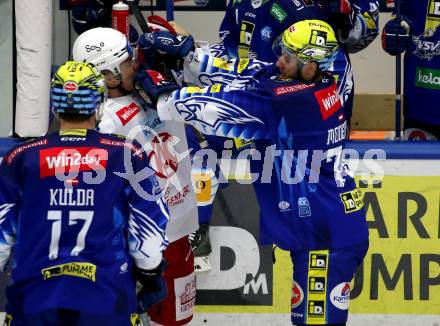EBEL. Eishockey Bundesliga. VSV gegen KAC.  Kevin Moderer, (VSV), Kele Steffler    (KAC). Villach, am 20.12.2022.
Foto: Kuess
www.qspictures.net
---
pressefotos, pressefotografie, kuess, qs, qspictures, sport, bild, bilder, bilddatenbank