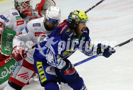 EBEL. Eishockey Bundesliga. VSV gegen KAC.  Chris Collins, (VSV),   Lucas Lessio, Sebastian Dahm  (KAC). Villach, am 20.12.2022.
Foto: Kuess
www.qspictures.net
---
pressefotos, pressefotografie, kuess, qs, qspictures, sport, bild, bilder, bilddatenbank