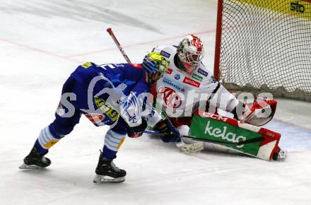 EBEL. Eishockey Bundesliga. VSV gegen KAC. Robert Sabolic,  (VSV),  Sebastian Dahm   (KAC). Villach, am 20.12.2022.
Foto: Kuess
www.qspictures.net
---
pressefotos, pressefotografie, kuess, qs, qspictures, sport, bild, bilder, bilddatenbank
