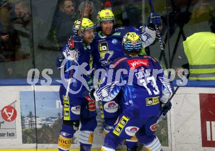 EBEL. Eishockey Bundesliga. VSV gegen KAC.  Torjubel John Hughes, Robert Sabolic, Chris Collins (VSV). Villach, am 20.12.2022.
Foto: Kuess
www.qspictures.net
---
pressefotos, pressefotografie, kuess, qs, qspictures, sport, bild, bilder, bilddatenbank