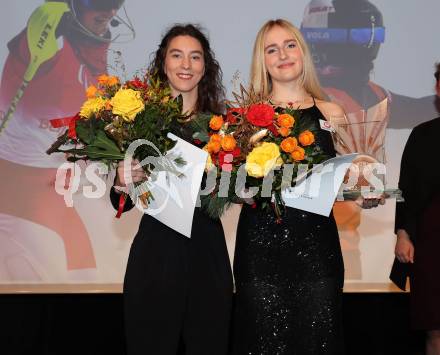 Nacht des Sports. Sportgala. Sportler des Jahres 2022.      Behindertensportlerin des Jahres. Alina Stary mit Guide Celine Arthofer. Velden, am 21.12.2022.
Foto: Kuess
www.qspictures.net


---
pressefotos, pressefotografie, kuess, qs, qspictures, sport, bild, bilder, bilddatenbank