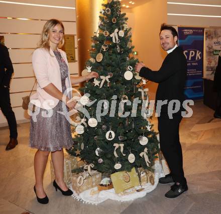 Nacht des Sports. Sportgala. Sportler des Jahres 2022.     Sabine Schoeffmann, Alexander Payer . Velden, am 21.12.2022.
Foto: Kuess
www.qspictures.net


---
pressefotos, pressefotografie, kuess, qs, qspictures, sport, bild, bilder, bilddatenbank