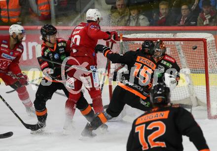 EBEL. Eishockey Bundesliga. EC KAC gegen  Moser Medical Graz99ers. Matthew Fraser,  (KAC),   Amadeus Benito Egger, Gustav Bouramman, Christian Engstrand  (Graz). Klagenfurt, am 23.12.2022.
Foto: Kuess
www.qspictures.net
---
pressefotos, pressefotografie, kuess, qs, qspictures, sport, bild, bilder, bilddatenbank