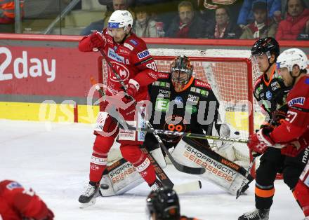 EBEL. Eishockey Bundesliga. EC KAC gegen  Moser Medical Graz99ers. Matthew Fraser,  (KAC),  Christian Engstrand  (Graz). Klagenfurt, am 23.12.2022.
Foto: Kuess
www.qspictures.net
---
pressefotos, pressefotografie, kuess, qs, qspictures, sport, bild, bilder, bilddatenbank