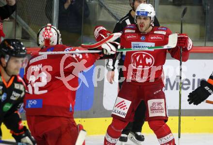 EBEL. Eishockey Bundesliga. EC KAC gegen  Moser Medical Graz99ers.  Jubel Thomas Vallant, Sebastian Dahm (KAC). Klagenfurt, am 23.12.2022.
Foto: Kuess
www.qspictures.net
---
pressefotos, pressefotografie, kuess, qs, qspictures, sport, bild, bilder, bilddatenbank