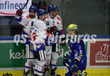 EBEL. Eishockey Bundesliga. EC VSV gegen HC TIWAG Innsbruck.  Torjubel Jan Lattner, Braeden Shaw, Dario Winkler  (Innsbruck). Villach, am 26.12.2022.
Foto: Kuess
www.qspictures.net
---
pressefotos, pressefotografie, kuess, qs, qspictures, sport, bild, bilder, bilddatenbank