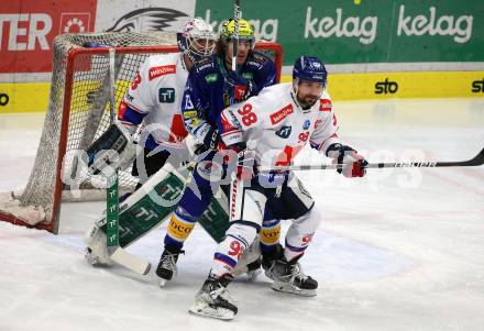 EBEL. Eishockey Bundesliga. EC VSV gegen HC TIWAG Innsbruck.  Chris Collins, (VSV),     Jan LKattner, Thomas Edward McCollum  (Innsbruck). Villach, am 26.12.2022.
Foto: Kuess
www.qspictures.net
---
pressefotos, pressefotografie, kuess, qs, qspictures, sport, bild, bilder, bilddatenbank