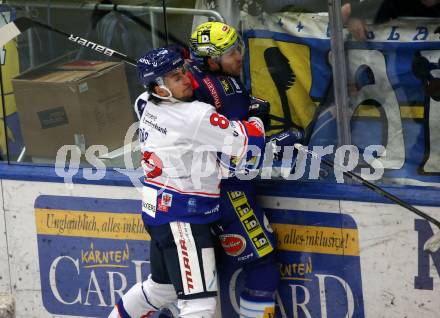 EBEL. Eishockey Bundesliga. EC VSV gegen HC TIWAG Innsbruck.    Andrew Desjardins, (VSV),   Lukas Baer  (Innsbruck). Villach, am 26.12.2022.
Foto: Kuess
www.qspictures.net
---
pressefotos, pressefotografie, kuess, qs, qspictures, sport, bild, bilder, bilddatenbank