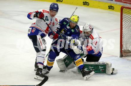EBEL. Eishockey Bundesliga. EC VSV gegen HC TIWAG Innsbruck.   Robert Sabolic,  (VSV),    Tyler Coulter, Thomas Edward McCollum  (Innsbruck). Villach, am 26.12.2022.
Foto: Kuess
www.qspictures.net
---
pressefotos, pressefotografie, kuess, qs, qspictures, sport, bild, bilder, bilddatenbank