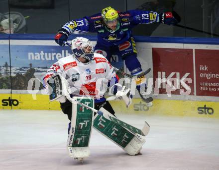 EBEL. Eishockey Bundesliga. EC VSV gegen HC TIWAG Innsbruck.   Chris Collins,   (VSV),    Thomas Edward McCollum (Innsbruck). Villach, am 26.12.2022.
Foto: Kuess
www.qspictures.net
---
pressefotos, pressefotografie, kuess, qs, qspictures, sport, bild, bilder, bilddatenbank