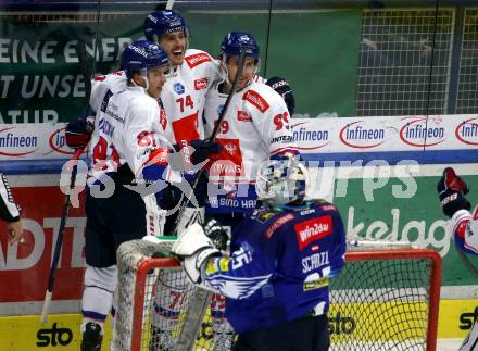 EBEL. Eishockey Bundesliga. EC VSV gegen HC TIWAG Innsbruck. Torjubel Lukas Baer, Nico Feldner, Corey MacKin  (Innsbruck). Villach, am 26.12.2022.
Foto: Kuess
www.qspictures.net
---
pressefotos, pressefotografie, kuess, qs, qspictures, sport, bild, bilder, bilddatenbank