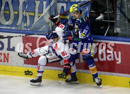 EBEL. Eishockey Bundesliga. EC VSV gegen HC TIWAG Innsbruck.   Marco Richter,  (VSV),    Corey MacKin (Innsbruck). Villach, am 26.12.2022.
Foto: Kuess
www.qspictures.net
---
pressefotos, pressefotografie, kuess, qs, qspictures, sport, bild, bilder, bilddatenbank