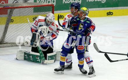 EBEL. Eishockey Bundesliga. EC VSV gegen HC TIWAG Innsbruck.  Anthony Luciani,  (VSV),     Andres Krogsgaard, Thomas Edward McCollum (Innsbruck). Villach, am 26.12.2022.
Foto: Kuess
www.qspictures.net
---
pressefotos, pressefotografie, kuess, qs, qspictures, sport, bild, bilder, bilddatenbank