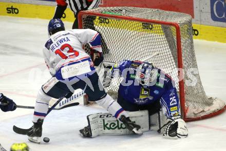 EBEL. Eishockey Bundesliga. EC VSV gegen HC TIWAG Innsbruck.   Alexander Schmidt,   (VSV),  Adam Helewka  (Innsbruck). Villach, am 26.12.2022.
Foto: Kuess
www.qspictures.net
---
pressefotos, pressefotografie, kuess, qs, qspictures, sport, bild, bilder, bilddatenbank