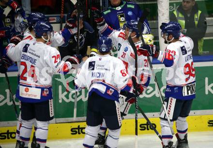 EBEL. Eishockey Bundesliga. EC VSV gegen HC TIWAG Innsbruck.   Torjubel Adam Helewka, Simon Bourque, Jan Lattner, Tyler Coulter, Corey MacKin  (Innsbruck). Villach, am 26.12.2022.
Foto: Kuess
www.qspictures.net
---
pressefotos, pressefotografie, kuess, qs, qspictures, sport, bild, bilder, bilddatenbank