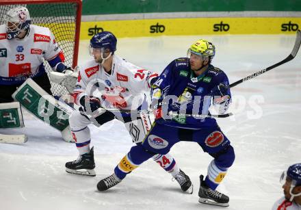 EBEL. Eishockey Bundesliga. EC VSV gegen HC TIWAG Innsbruck.   Andrew Desjardins, (VSV),     Simon Bourque (Innsbruck). Villach, am 26.12.2022.
Foto: Kuess
www.qspictures.net
---
pressefotos, pressefotografie, kuess, qs, qspictures, sport, bild, bilder, bilddatenbank