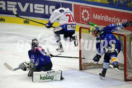 EBEL. Eishockey Bundesliga. EC VSV gegen HC TIWAG Innsbruck.  Alexander Schmidt, Philipp Lindner,   (VSV),  Tyler Coulter   (Innsbruck). Villach, am 26.12.2022.
Foto: Kuess
www.qspictures.net
---
pressefotos, pressefotografie, kuess, qs, qspictures, sport, bild, bilder, bilddatenbank