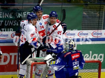 EBEL. Eishockey Bundesliga. EC VSV gegen HC TIWAG Innsbruck.  Torjubel Lukas Baer, Nico Feldner, Corey MacKin  (Innsbruck). Villach, am 26.12.2022.
Foto: Kuess
www.qspictures.net
---
pressefotos, pressefotografie, kuess, qs, qspictures, sport, bild, bilder, bilddatenbank