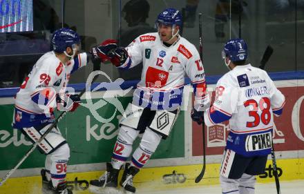 EBEL. Eishockey Bundesliga. EC VSV gegen HC TIWAG Innsbruck.  Torjubel Jan Lattner, Braeden Shaw, Dario Winkler  (Innsbruck). Villach, am 26.12.2022.
Foto: Kuess
www.qspictures.net
---
pressefotos, pressefotografie, kuess, qs, qspictures, sport, bild, bilder, bilddatenbank