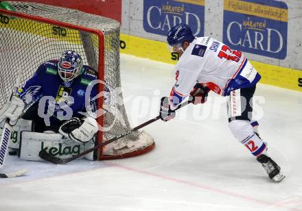EBEL. Eishockey Bundesliga. EC VSV gegen HC TIWAG Innsbruck.   Alexander Schmidt,   (VSV),  Braeden Shaw  (Innsbruck). Villach, am 26.12.2022.
Foto: Kuess
www.qspictures.net
---
pressefotos, pressefotografie, kuess, qs, qspictures, sport, bild, bilder, bilddatenbank