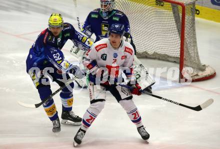 EBEL. Eishockey Bundesliga. EC VSV gegen HC TIWAG Innsbruck.   Nicolas Rivett-Mattinen, (VSV),  Tyler Coulter    (Innsbruck). Villach, am 26.12.2022.
Foto: Kuess
www.qspictures.net
---
pressefotos, pressefotografie, kuess, qs, qspictures, sport, bild, bilder, bilddatenbank