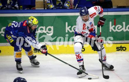 EBEL. Eishockey Bundesliga. EC VSV gegen HC TIWAG Innsbruck.  Benjamin Lanzinger,   (VSV),  Daniel Leavens   (Innsbruck). Villach, am 26.12.2022.
Foto: Kuess
www.qspictures.net
---
pressefotos, pressefotografie, kuess, qs, qspictures, sport, bild, bilder, bilddatenbank