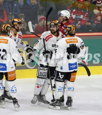 EBEL. Eishockey Bundesliga. EC KAC gegen  Steinbach Black Wings Linz.  Torjubel Shawn St-Amant, Niklas Bretschneider, Marc-Andre Dorion, Michael Haga   (Linz). Klagenfurt, am 30.12.2022.
Foto: Kuess
www.qspictures.net
---
pressefotos, pressefotografie, kuess, qs, qspictures, sport, bild, bilder, bilddatenbank
