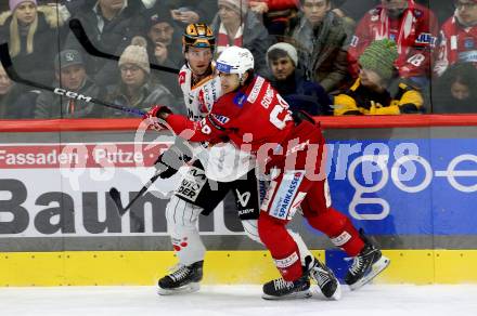 EBEL. Eishockey Bundesliga. EC KAC gegen  Steinbach Black Wings Linz.  Luka Gomboc,  (KAC),  Logan Roe  (Linz). Klagenfurt, am 30.12.2022.
Foto: Kuess
www.qspictures.net
---
pressefotos, pressefotografie, kuess, qs, qspictures, sport, bild, bilder, bilddatenbank