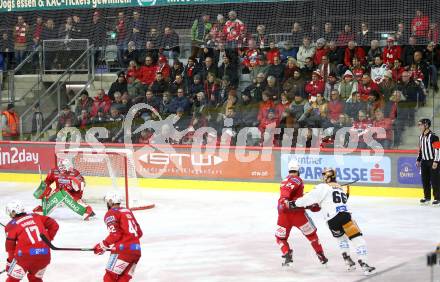 EBEL. Eishockey Bundesliga. EC KAC gegen  Steinbach Black Wings Linz.  Fans  (KAC). Klagenfurt, am 30.12.2022.
Foto: Kuess
www.qspictures.net
---
pressefotos, pressefotografie, kuess, qs, qspictures, sport, bild, bilder, bilddatenbank